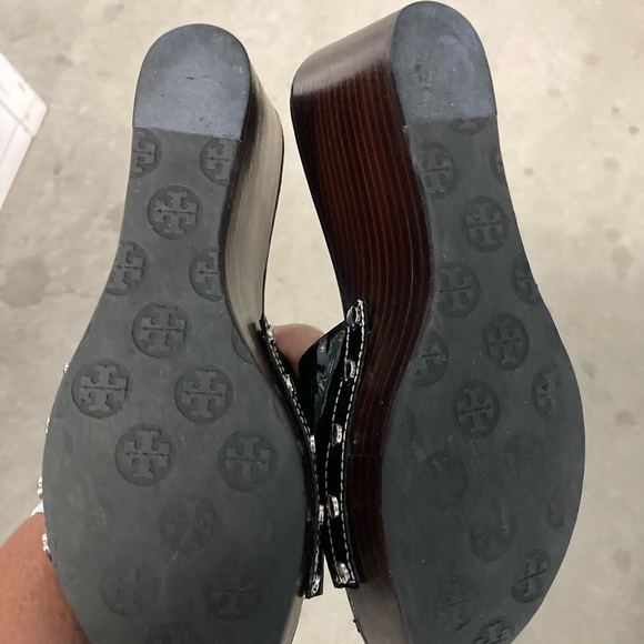 Tory Burch The Patti wedge patent leather sandal - Picture 8 of 8